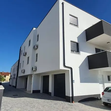 Sunrise With Private Parking