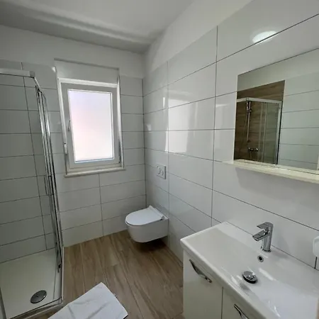 Sunrise With Private Parking プーラ