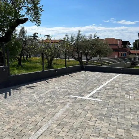 Sunrise With Private Parking Apartment Pula