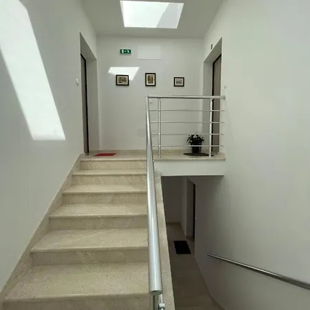 Sunrise With Private Parking アパート