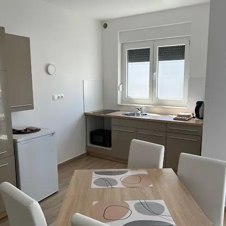 アパート Sunrise With Private Parking プーラ