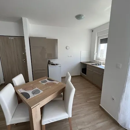 Sunrise With Private Parking * Pula