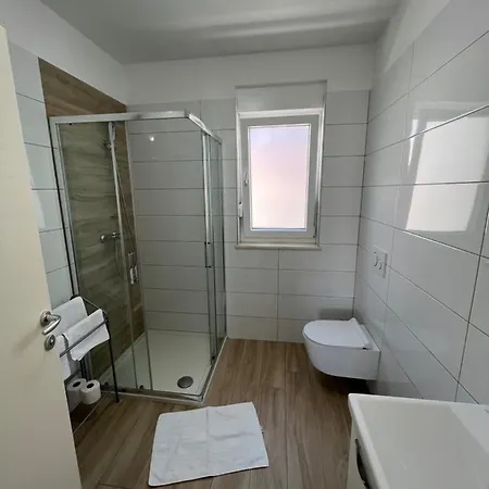 Sunrise With Private Parking アパート