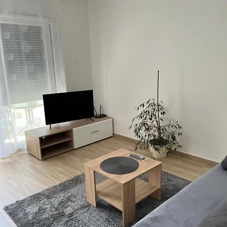 Sunrise With Private Parking Pula