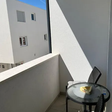 Sunrise With Private Parking Appartamento