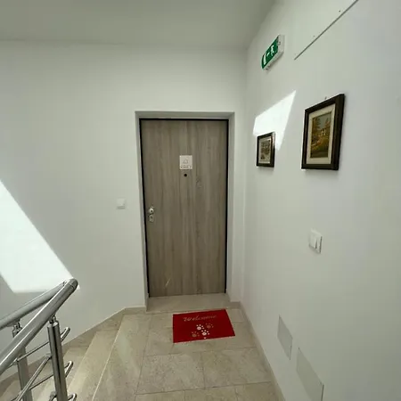 Sunrise With Private Parking Appartamento Pola