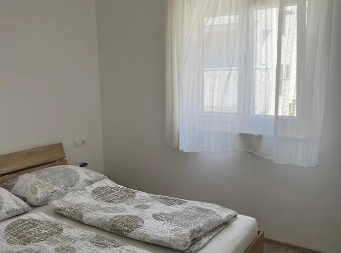 Sunrise With Private Parking Apartman