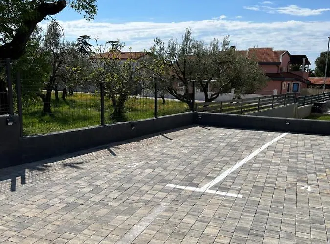 Sunrise With Private Parking Διαμέρισμα Πούλα