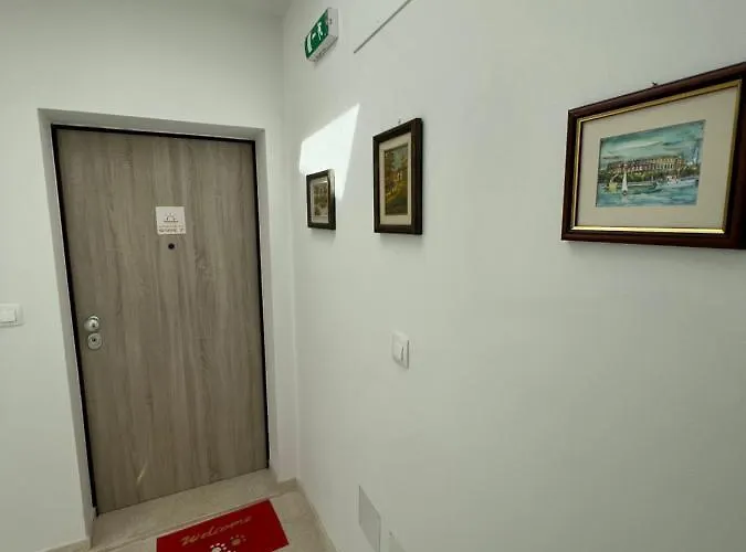 Sunrise With Private Parking Apartman Póla