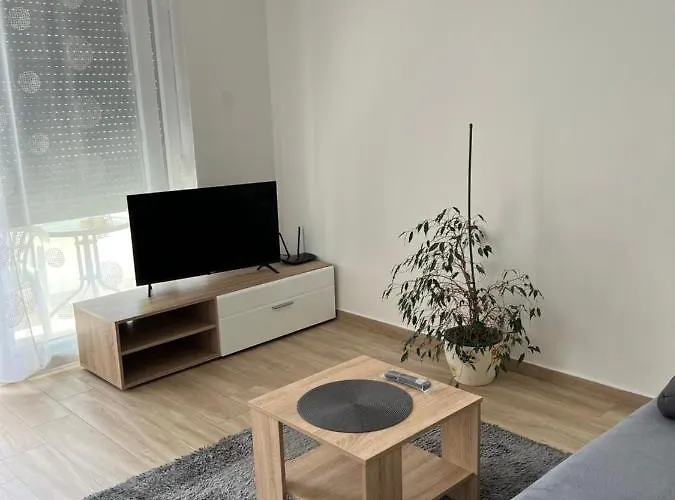 Sunrise With Private Parking Póla