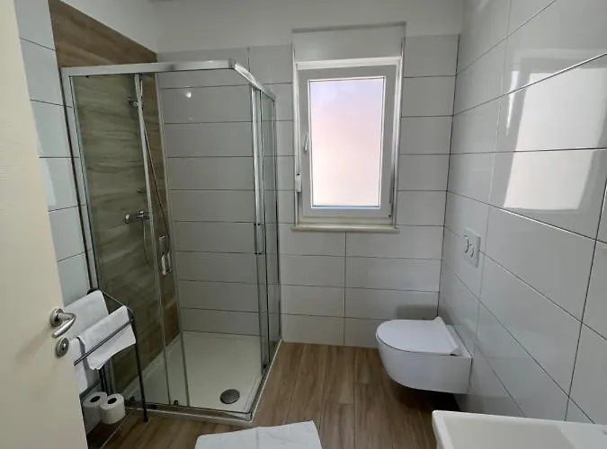 Sunrise With Private Parking Apartment